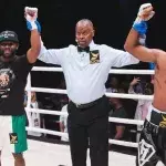 Floyd Mayweather et Don Moore à l'issue de leur combat d'exhibition 