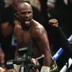 Floyd Mayweather lors de son combat d'exhibition remporté face à Conor McGregor. 