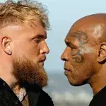 Jake Paul et Mike Tyson lors du face à face