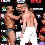 Mike Tyson a asséné une gifle à Jake Paul avant leur affrontement.
