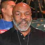 Mike Tyson continue de suivre la boxe avec attention. 