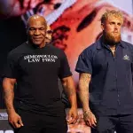 Mike Tyson et Jake Paul en mai lors de la conférence de presse avant leur combat.