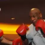 Mike Tyson à l'entrainement avec Jeff Fenech. 