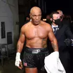 Mike Tyson lors de son combat contre Roy Jones Jr 