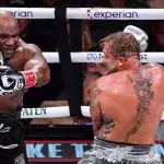 Mike Tyson a tenu la distance dans son combat face à Jake Paul. 