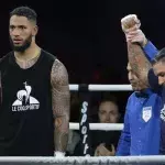 Tony Yoka groggy après l'annonce de sa défaite contre Ryad Merhy. 