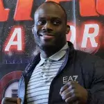 Avant de se lancer dans le MMA, Melvin Manhoef était un champion de kickboxing. 