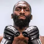 Cédric Doumbé attend son futur adversaire au PFL. 