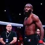 Cédric Doumbé dans la cage du PFL. 