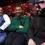 Conor McGregor et Cristiano Ronaldo partagent étaient assis à côté lors d'une soirée boxe à Riyad le 23 décembre 2023.