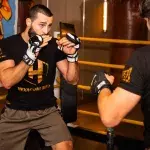IbraTV à l'entrainement avec son sparring Matthieu Letho Duclos, lui aussi combattant pro chez Hexagone MMA. 
