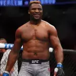 Ngannou dans la cage de l'UFC