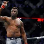 Ngannou dans la cage de l'UFC