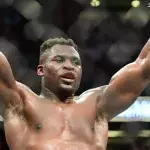 Ngannou dans la cage de l'UFC