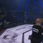 Oualy Tandia célèbrant sa victoire 