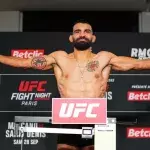 Benoit Saint-Denis lors de la pesée de l'UFC Paris 3. 