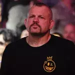 Chuck Liddell dans le public Las Vegas à l'UFC 300.