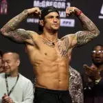 Dustin Poirier à la pesée de l'UFC 264 
