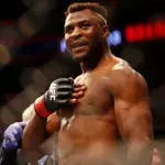 Francis Ngannou dans la cage