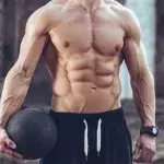 Brûlez vos graisses et atomisez vos abdos avec ce workout spécial médecine ball !