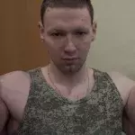 Le Synthol Kid s'est remis de ses opérations au bras et croque la vie à pleine dent
