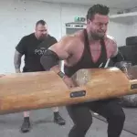 Un énorme bodybuilder défie The Beast dans un entraînement Strongman !