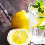 Le citron a la réputation de faire maigrir. 