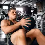Abdominaux avec poids : comment charger les abdos en muscu