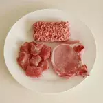 Un Youtubeur essaie le régime carnivore pendant 30 jours et montre sa transformation physique 