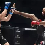 Bellator 258 : Michael Page brise en deux le nez de Derek Anderson sur un violent coup de pied 