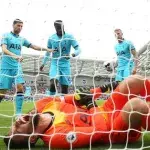 Hugo Lloris s'est lourdement blessé au coude après une mauvaise réception