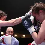 La boxeuse professionnelle Cheyenne Hanson complètement défiguré après un combat 
