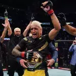 Charles Oliveira veut devenir double-champion de l'UFC. 