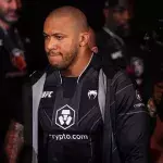 Ciryl Gane a été victime d'un cambriolage alors qu'il combattait Spivac à l'UFC Paris. 