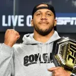 Ciryl Gane lors de la conférence de presse de l'UFC 270. 