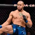Ciryl Gane veut retenter sa chance au plus vite pour le titre poids lourd de l'UFC. 