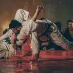 Deux pratiquants de jiu-jitsu lors d'un combat 