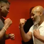 Francis Ngannou en compagnie de Mike Tyson lors d'une leçon de boxe privilégiée. 