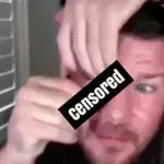 Michael Bisping joue avec son oeil de verre dans son podcast Believe You Me