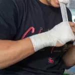 Quand un KO est si violent que le combattant reste évanoui debout