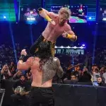 Logan Paul a fait face à Roman Reigns lors de WWE Crown Jewels. 
