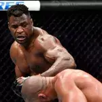 Francis Ngannou face à Ciryl Gane à l'UFC 270. 