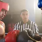 Quand un kickboxer se prend un KO si violent qu'il se relève en
