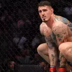 Aspinall dans la cage de l'UFC