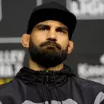 Benoit Saint-Denis lors de la conférence de presse avant l'UFC 299. 