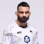 Benoit Saint-Denis lors de la séance photos avant son combat contre Dustin Poirier à l'UFC 299. 