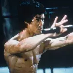 Bruce Lee est l'une des icônes des arts martiaux au cinéma. 