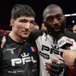 Cédric Doumbé et Baki après leur combat au PFL Paris 2. 