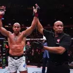 Ciryl Gane après sa victoire à l'UFC 310. 