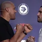 Ciryl Gane et Alex Pereira lors d'un face à face organisé sur un évènement médiatique de l'Ares FC. 